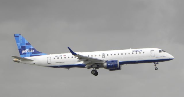 N294JB — - "Room With A Blue" JetBlue ERJ-190 landing on 9L at KFLL