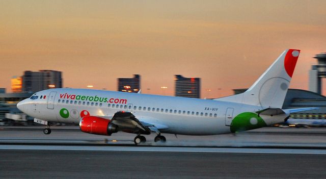 BOEING 737-300 (XA-VIY) - VivaAerobus Boeing 737-3B7 XA-VIY (cn 22959/1140)  Las Vegas - McCarran International (LAS / KLAS) USA - Nevada, January 3, 2010 Photo: Tomas Del Coro