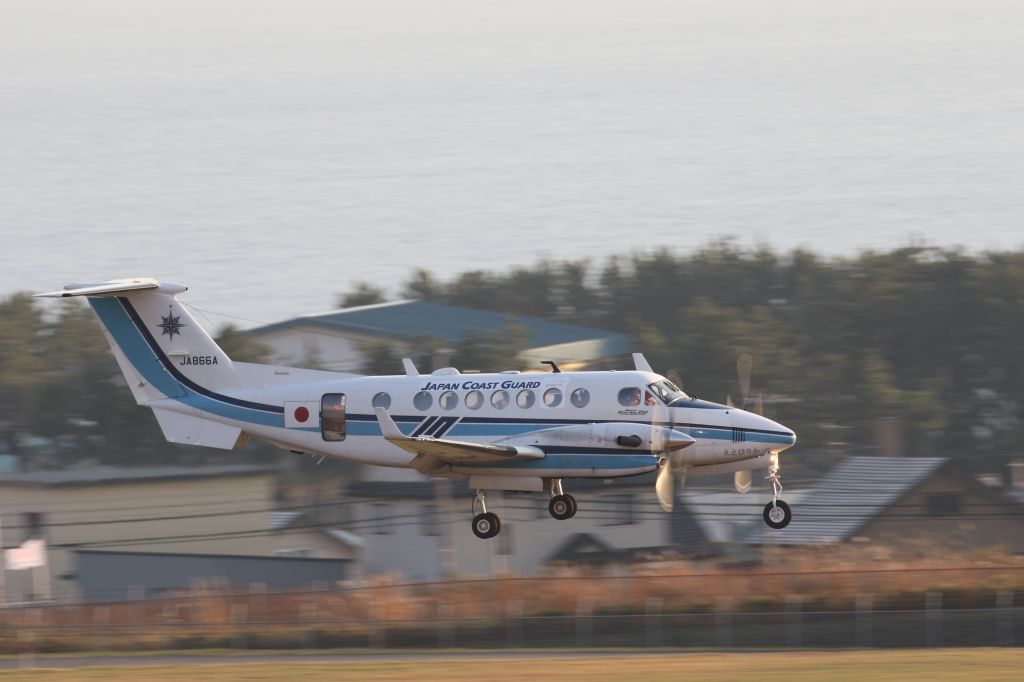 Beechcraft Super King Air 350 (JA866A) - 03 November 2015:Japan Coast Guard(JCG):Beechcraft 350 King Air 