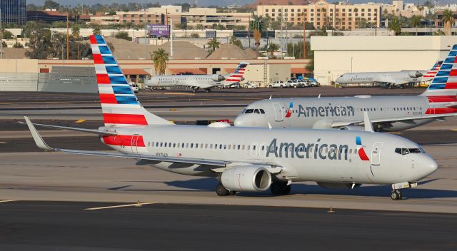 Boeing 737-800 (N915AN)