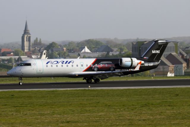 Airbus A320 (S5-AAF)