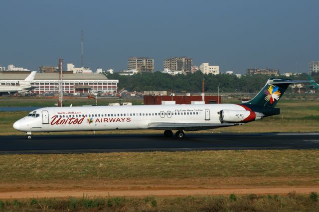 McDonnell Douglas MD-83 (S2-AEU)