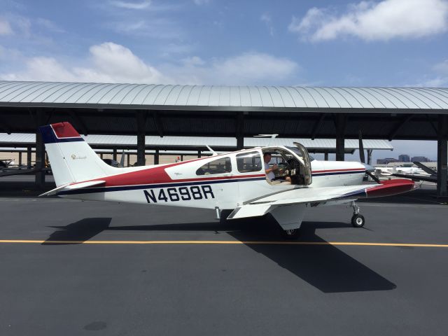 Beechcraft Bonanza (33) (N4698R)