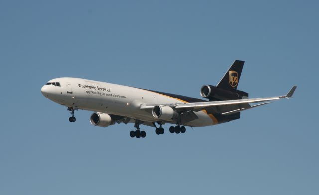 Boeing MD-11 (N285UP) - Landing on 17R at the UPS air hub.