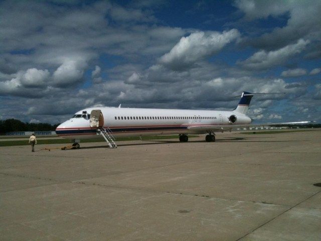 McDonnell Douglas MD-81 (N812ME) - Detroit Red Wings team plane-----Red Bird III---