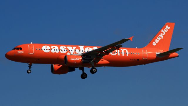 Airbus A320 (G-EZUI) - easyJet's 200th Airbus