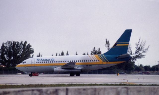 Boeing 737-200 (C6-BFJ)