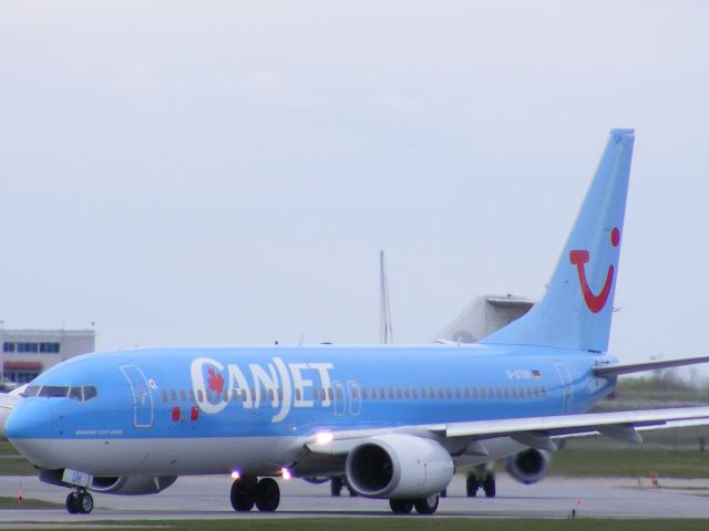 Boeing 737-800 (D-ATUH) - canjet