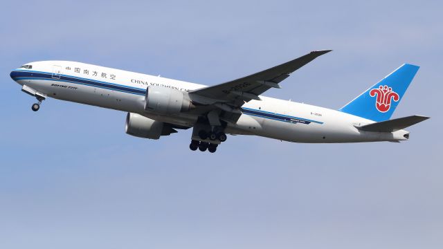 Boeing 777-200 (B-2026)