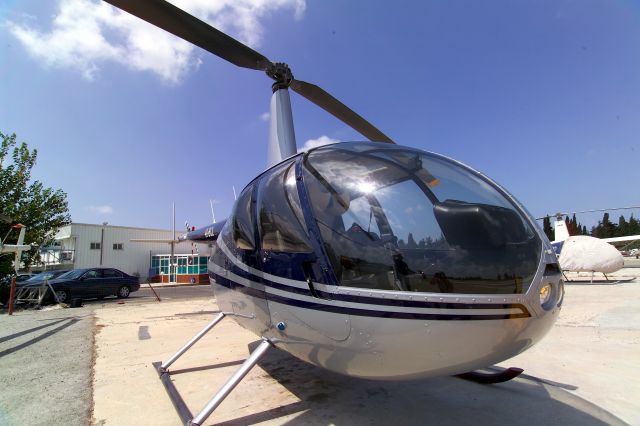 Robinson R-44 —