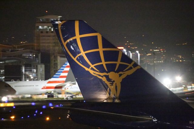 Boeing 747-400 (N446MC)