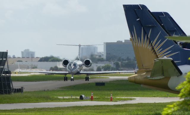 Gulfstream Aerospace Gulfstream IV (N69FP) - Taxing to Rwy 09.