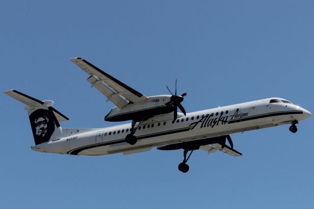 de Havilland Dash 8-400 (N433QX)