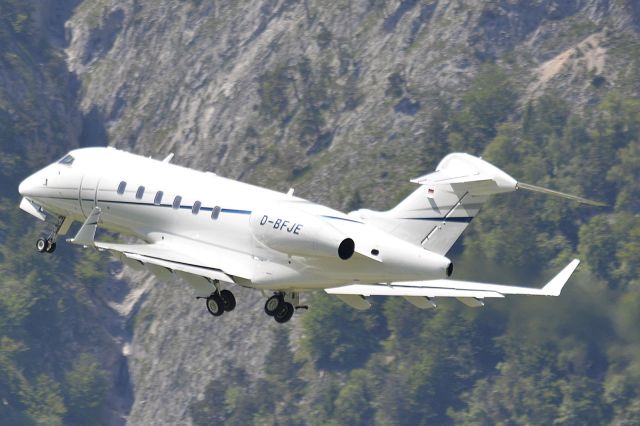 Bombardier Challenger 300 (D-BFJE)