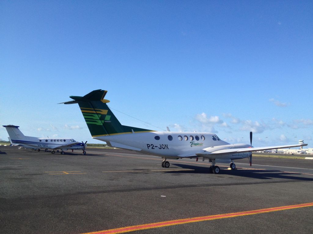 Beechcraft Super King Air 200 (P2-JON)