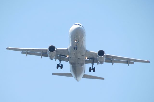 Airbus A320 (N465UA)