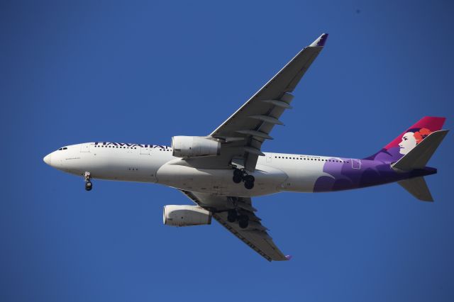 Airbus A330-200 (N375HA)