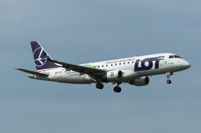 Embraer ERJ 175 (SP-LIC) - WAW SPOTTING