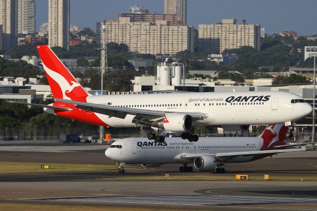 BOEING 767-300 (VH-OGG)