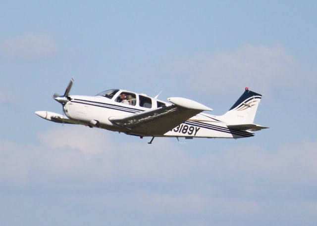 Beechcraft Bonanza (36) (N3189Y) - At Downtown Shreveport. 2001 Raytheon Aircraft Company A36