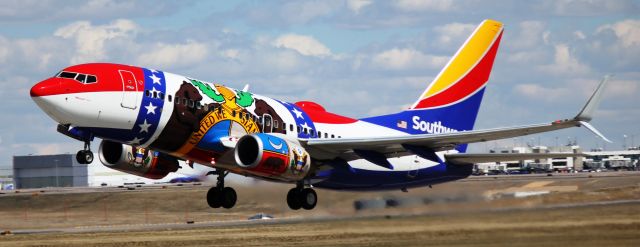 Boeing 737-700 (N280WN) - Departing from runway 25 for Tucson.