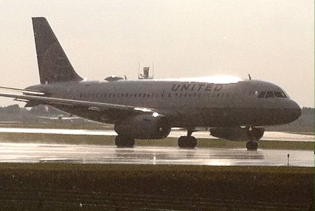 Airbus A319 (N533UA)