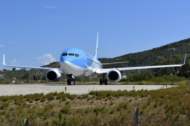 Boeing 737-800 (G-TAWA)