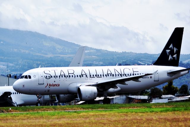 Airbus A320 (N689TA)