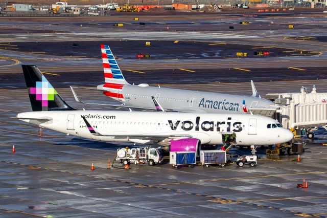 Airbus A320 (XA-VRH) - Spotted at KPHX on Jan-25-2021