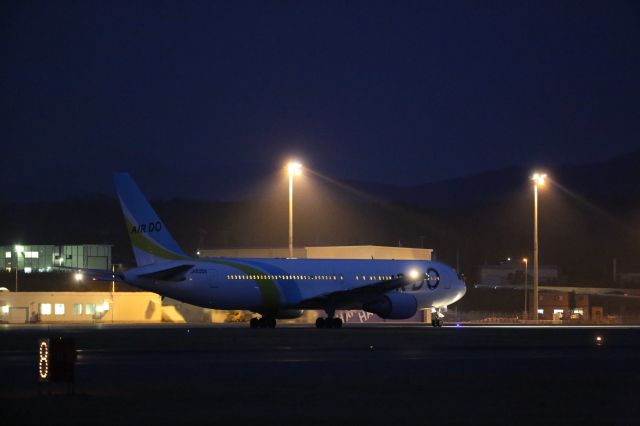 BOEING 767-300 (JA8359) - 16 December 2015:HKD-HND.