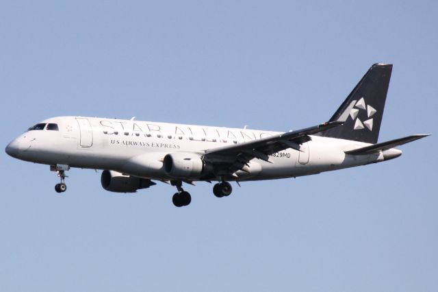 Embraer 170/175 (N829MD) - Republic Airlines/US Airways Express Flight 3399 (N829MD) on approach to Runway 32 at Sarasota-Bradenton International Airport following a flight from Reagan National Airport