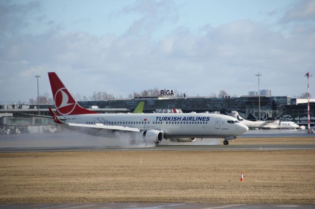 Boeing 737-700 (TC-JVH)