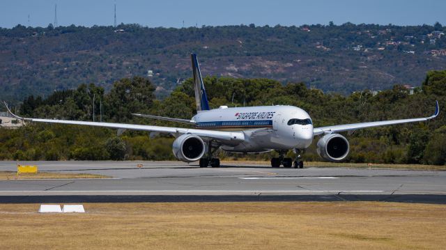 Airbus A350-900 (9V-SHA)