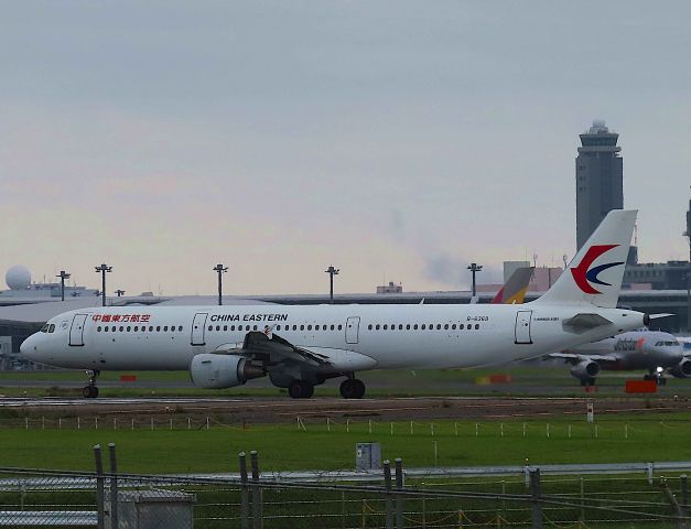 Airbus A321 (B-6369) - I took this picture on Jun 09, 2019.br /MU776/9Jun NRT-NKG