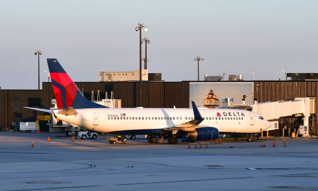 Boeing 737-800 (N384DA) - Delta Air Lines Boeing 737-832(WL) N384DA in Baltimore