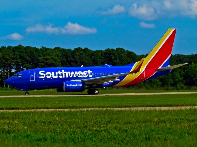 Boeing 737-700 (N7711N)