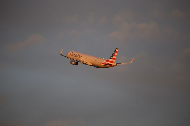 Airbus A321 (N116AN)