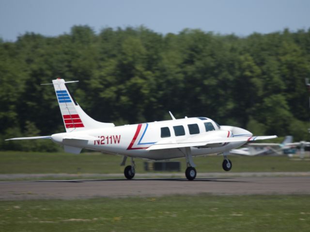 Piper Aerostar (N211W) - A very nice Aerostar. Take off runway 08.