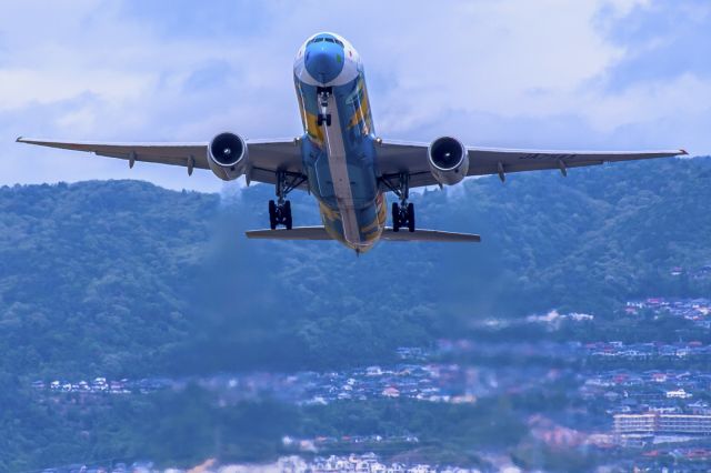 BOEING 777-300 (JA754A)