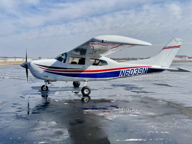 Cessna Centurion (N6039N) - New paint job!