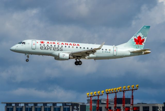 Embraer 175 (C-FXJC)