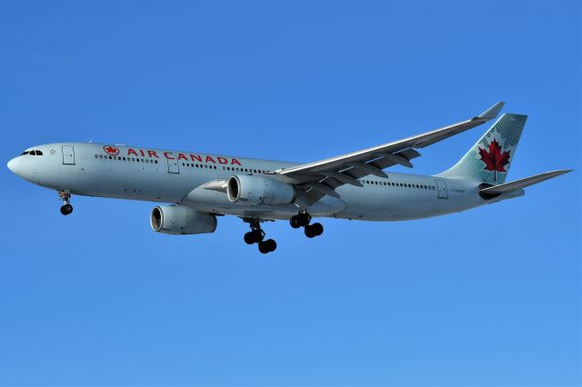 Airbus A330-300 (C-GHKW) - Air Canada Airbus A330-343 arriving at YYC on Dec 28.