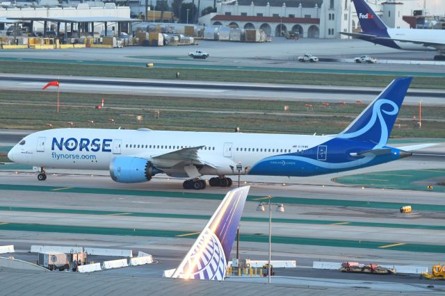 Boeing 787-9 Dreamliner (G-CKWD)