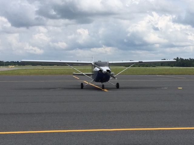 Cessna Skyhawk (N8077E)