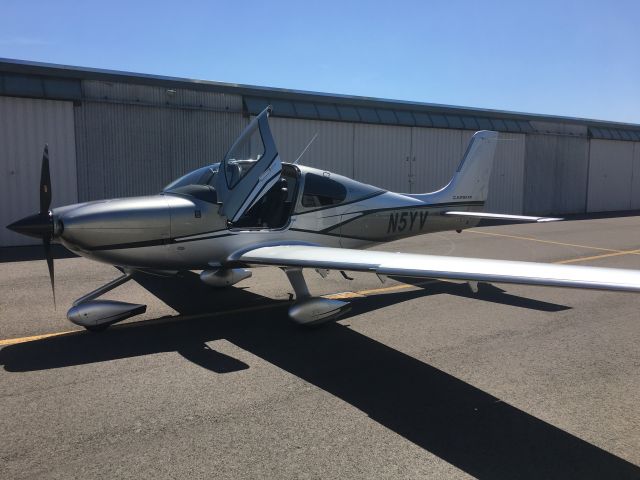 Cirrus SR-22 (N5YV)