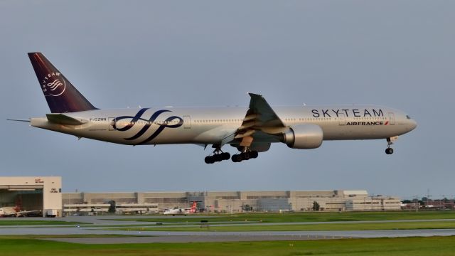 BOEING 777-300ER (F-GZNN)