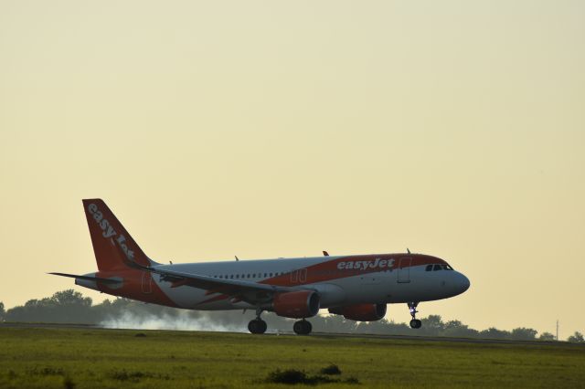 Airbus A320 (G-EZRL) - vendredi 4 mai 2018 bordeaux-Lille à latterrissage piste 08