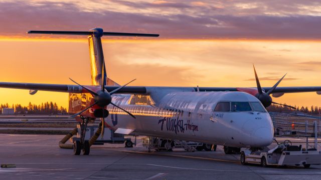 de Havilland Dash 8-400 (N437QX) - GETTING READY TO DEPART TO SEATTLE