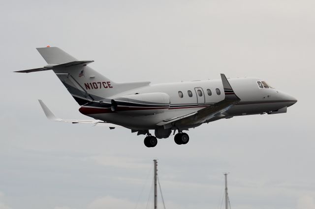 Hawker 800 (N107CE)