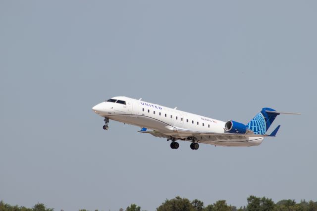 Canadair Regional Jet CRJ-200 (N246PS)